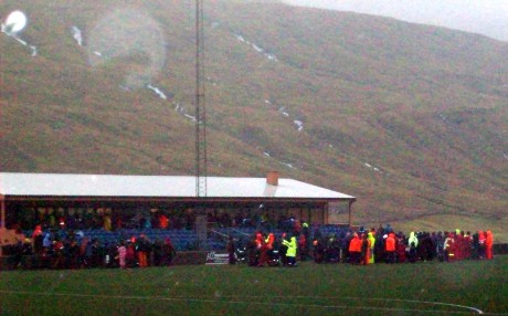 EB/Streymur supporters waiting for the trophy being presented.