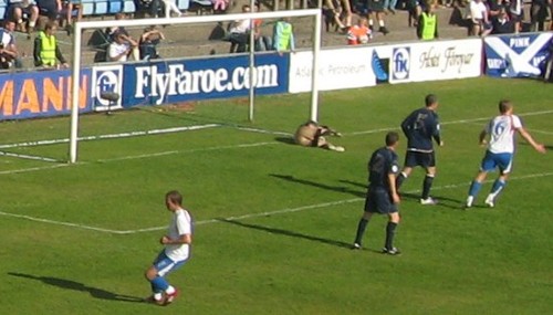 Scottish goalkeeper Craig Gordon saves the shot from Súni Olsen 