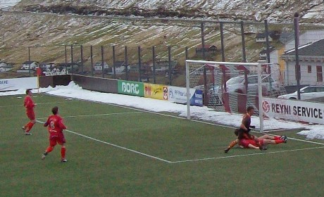 Jákup á Borg has just made it 1-0 for HB against ÍF